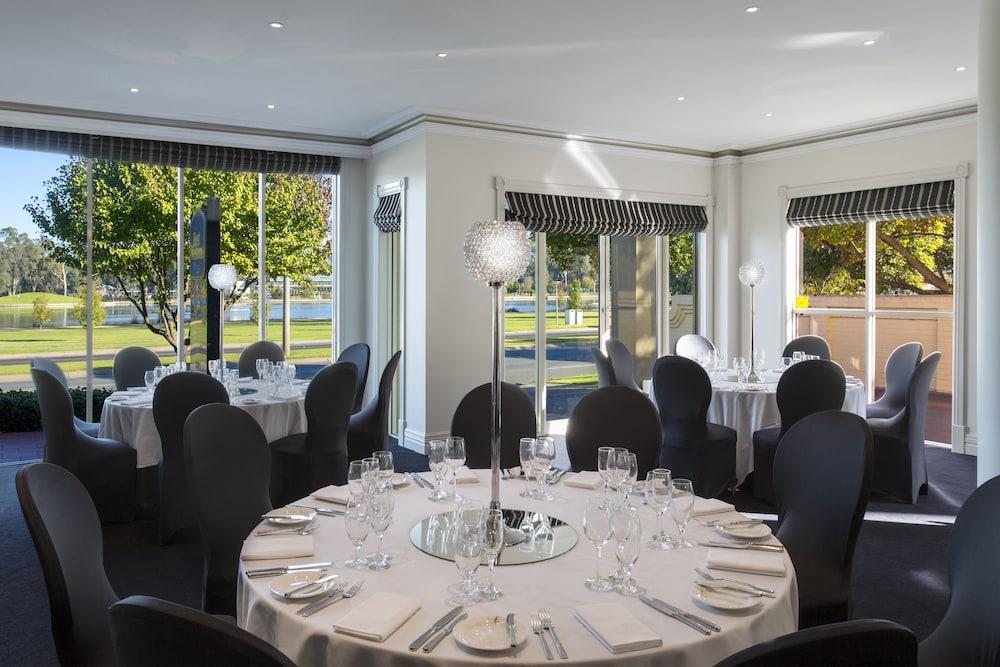 The Carrington Hotel Shepparton Exteriör bild