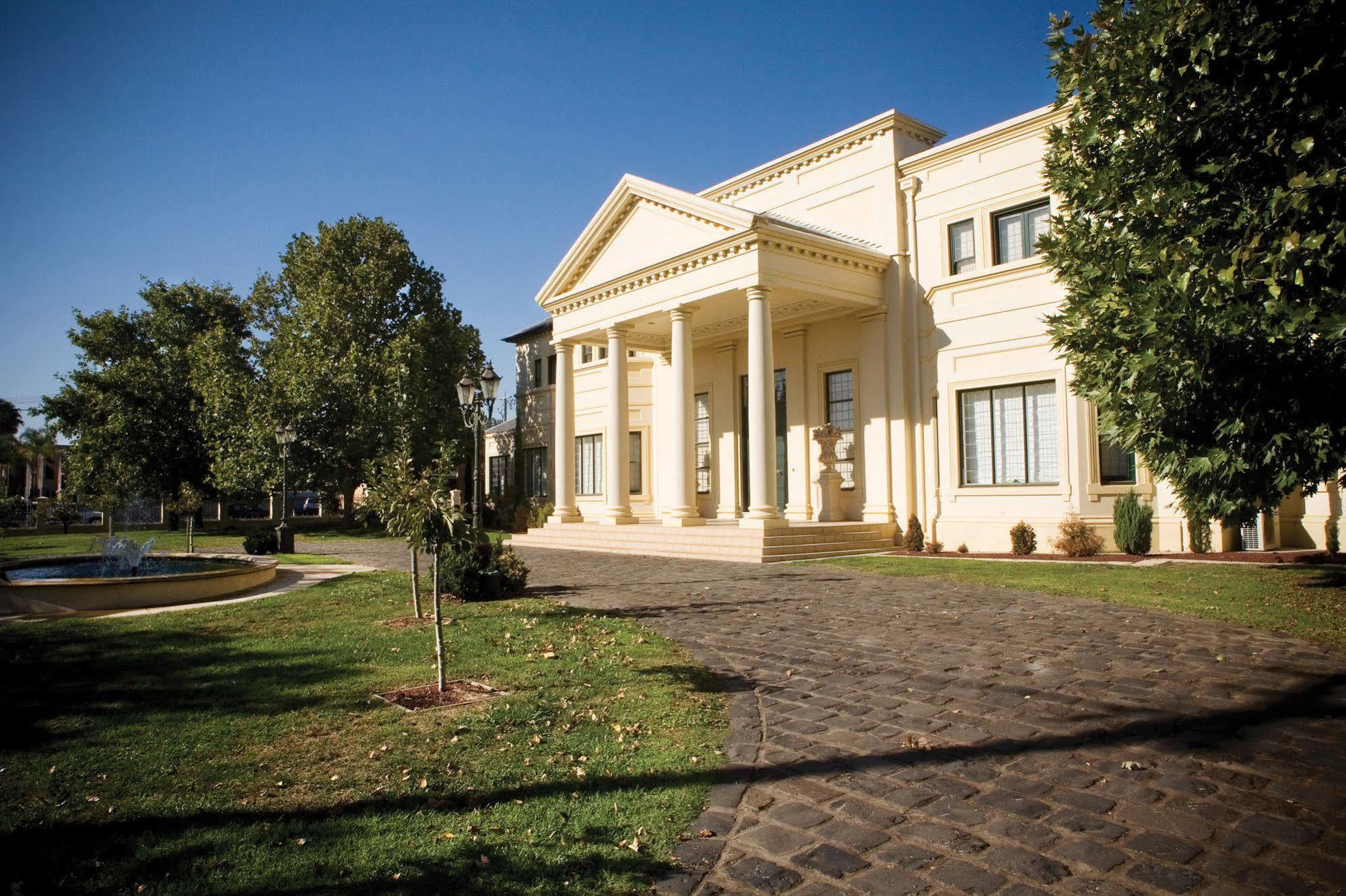 The Carrington Hotel Shepparton Exteriör bild